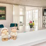 Hébergement de vacances 8 Person In *
